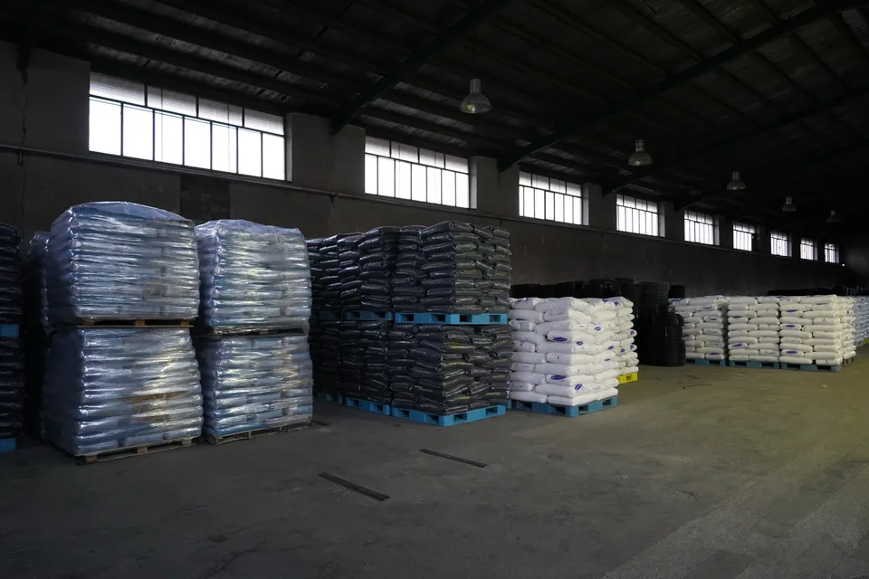 Pipe loading preparation at Bukan Pipe